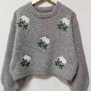 Embroidery white roses sweater in grey